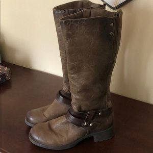 Women’s Earth brown boots size 8.5